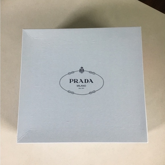 PRADA - Picture 13 of 16